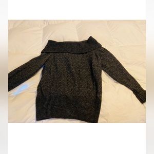 Banana Republic sweater off the shoulders size Medium New